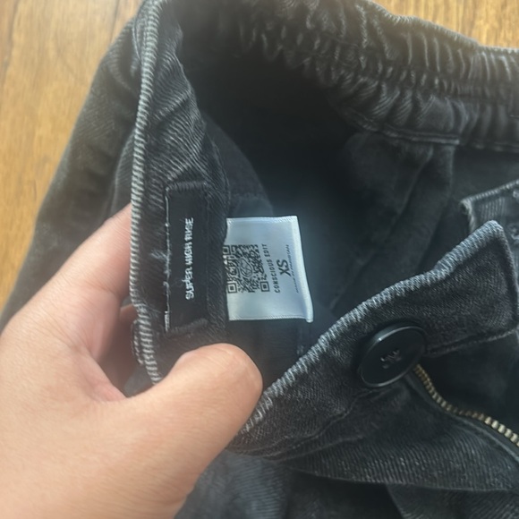 These are a pair of grey shorts never worn still with price tags - Picture 5 of 7